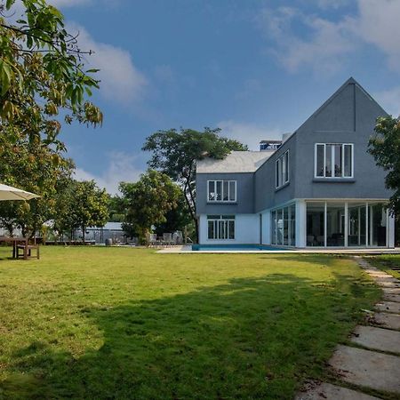 Twilight Grove By Stayvista - Pool- View Villa With Manicured Lawn, Contemporary Interiors & Home Theatre Karjat Εξωτερικό φωτογραφία